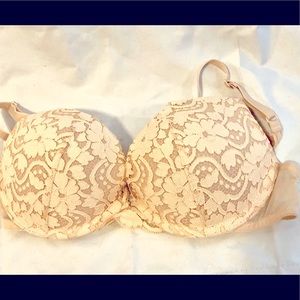 Lightly padded lace bra